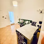 Apartamento Skip Intro